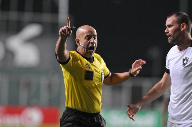 Fotos da vitória do América sobre o Botafogo, por 3 a 0, no Independência, em Belo Horizonte, pelas oitavas de final da Copa do Brasil. Wellington Paulista, Danilo Avelar e Alê marcaram os gols da vitória do Coelho no Horto