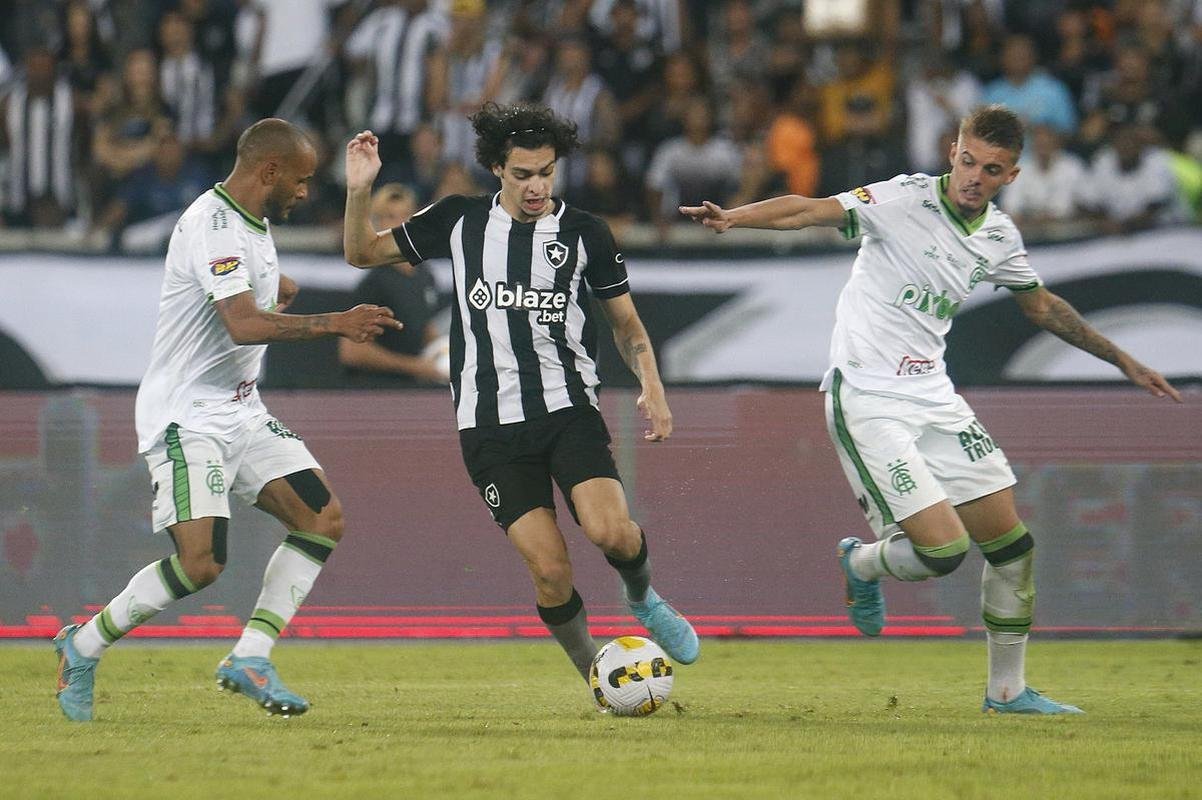 Fotos da partida entre Botafogo e Amrica, pelo duelo de volta das oitavas de final da Copa do Brasil. Jogo foi realizado nesta quinta-feira (14), no estdio Nilton Santos, na cidade do Rio de Janeiro.