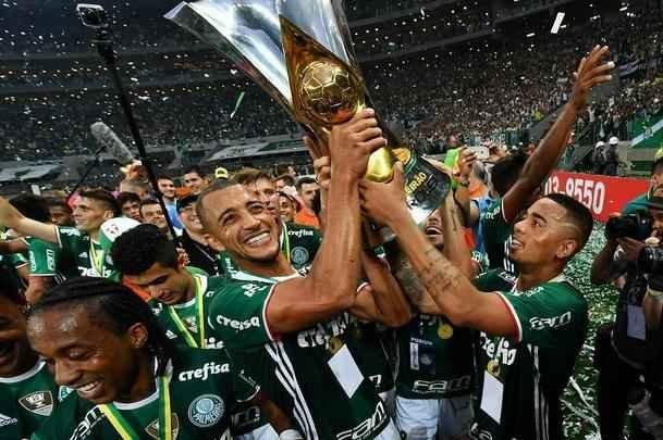 Palmeiras vence Chapecoense no Allianz Parque e conquista nono ttulo brasileiro. Dudu ergueu a taa