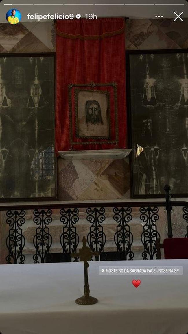 Atacante Felipe Felcio visitou o Santurio Nacional de Nossa Senhora Aparecida, em So Paulo.