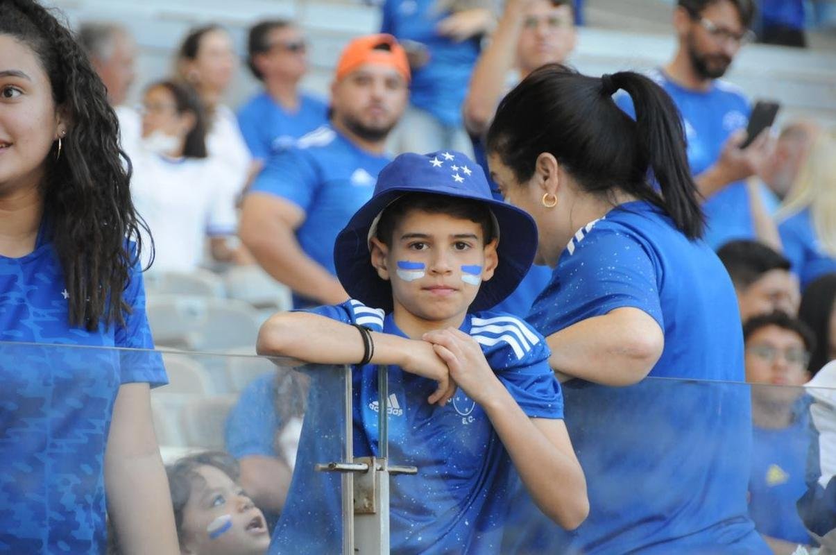 Fotos da torcida do Cruzeiro, no Mineiro, na partida contra a Ponte Preta pela 13 rodada da Srie B do Campeonato Brasileiro. Mineiro recebeu grande pblico mais uma vez