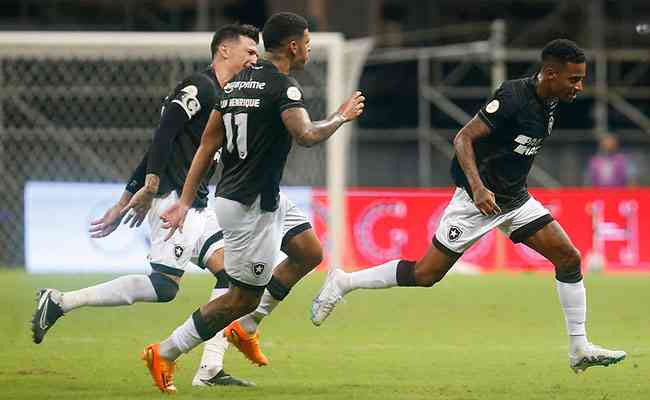 Botafogo venceu o Bahia por 2 a 1 e ainda no perdeu pontos no Brasileiro