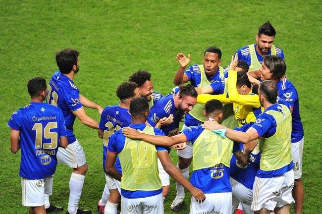 Fotos do duelo entre Cruzeiro e Vitria, no Independncia, em Belo Horizonte, pela 17 rodada da Srie B do Campeonato Brasileiro