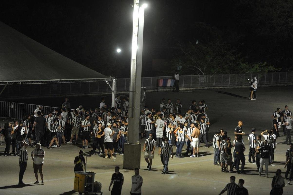 Fotos da torcida do Atltico no pr-jogo contra o Palmeiras no Mineiro