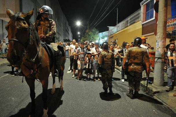 Torcida do Atltico no pr-jogo do duelo com o Defensor, no Independncia, pela Copa Libertadores