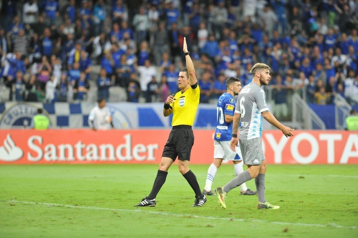 Fotos do primeiro tempo do duelo entre Cruzeiro e Racing, no Mineiro, pela Libertadores
