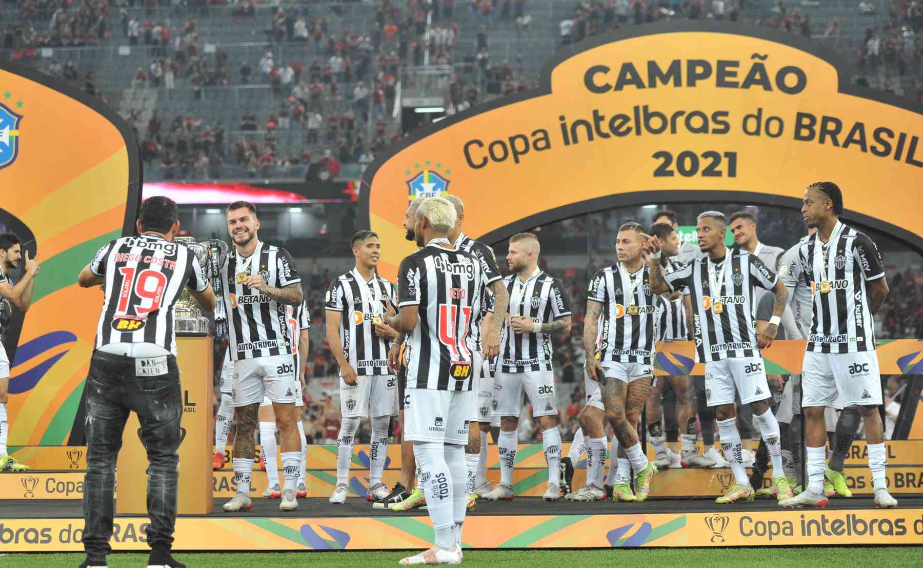 De 1989 a 2019: relembre todas as taças da Copa do Brasil ao longo da  história