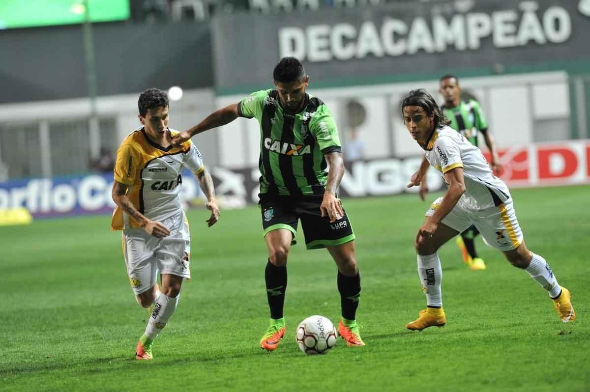 Imagens da partida entre Amrica e Cricima, no Independncia, pela Srie B do Brasileiro