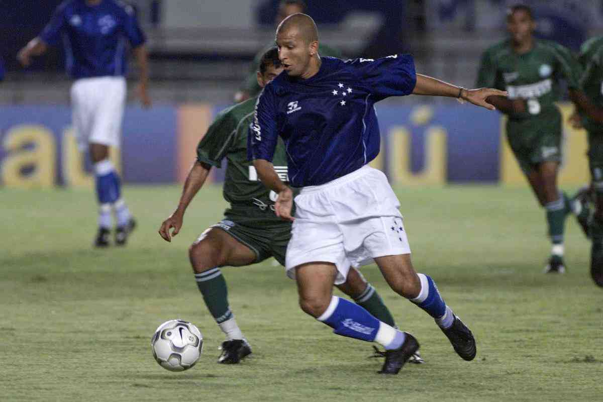 Fábio Júnior fez 23 gols em 50 jogos em 2002 e contribuiu para os títulos da Copa Sul-Minas e do Supercampeonato Mineiro.
