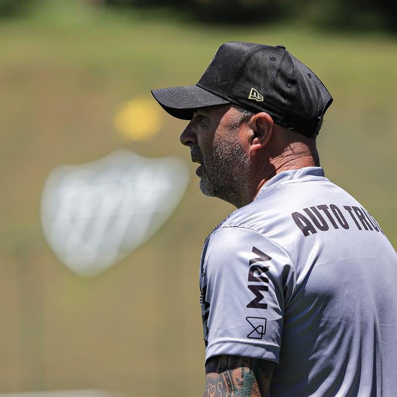 Atlético divulga fotos do novo uniforme de treino