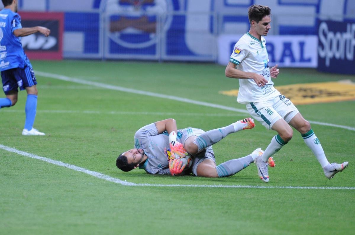 Fotos do duelo entre Cruzeiro e Amrica, pela Srie B, no Mineiro 