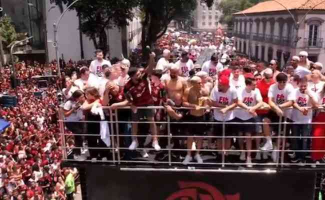 Jogadores do Flamengo durante comemorao de ttulos