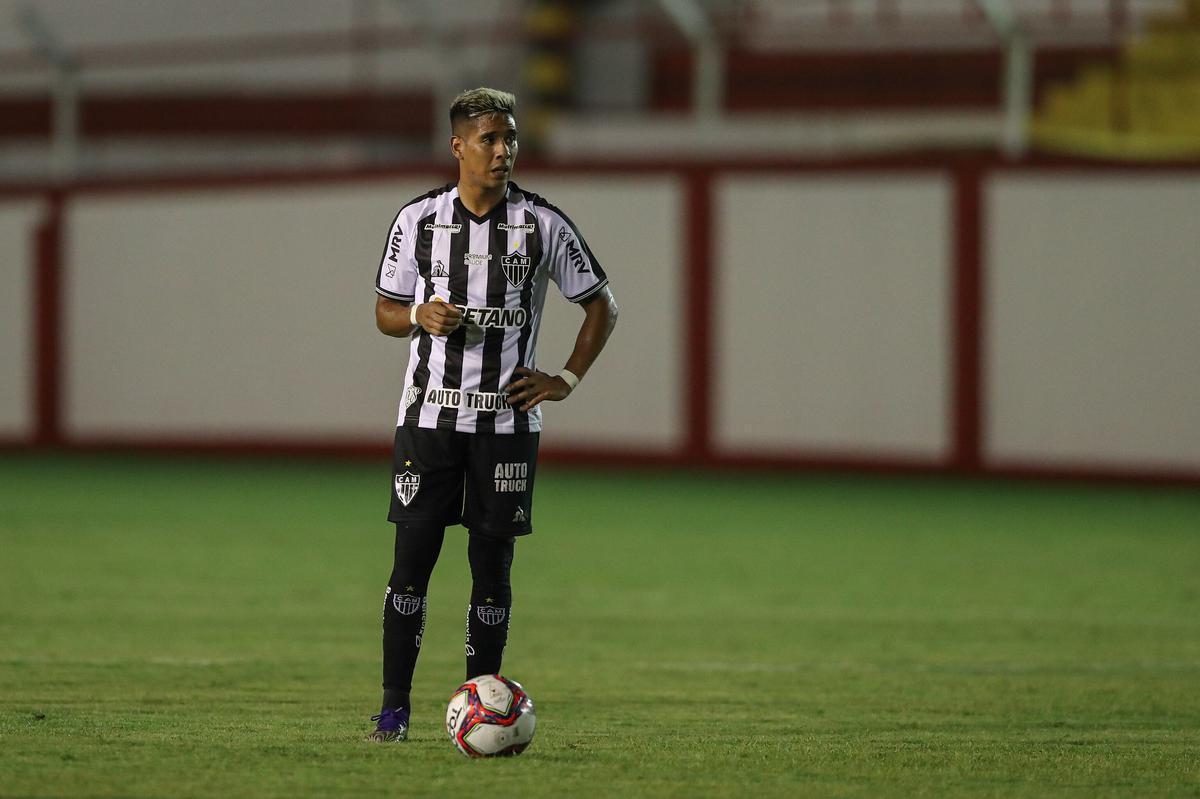 Tombense e Atlético se enfrentaram nesta quinta-feira (4), em partida válida pela 2ª rodada do Campeonato Mineiro. O confronto foi realizado no Estádio Antônio Guimarães de Almeida, em Tombos. No primeiro tempo, uma queda de energia paralisou a partida por cerca de 20 minutos.