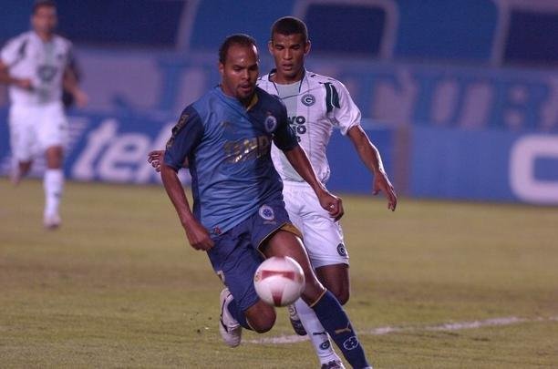 2007 - Copa Sul-Americana - Cruzeiro foi eliminado na primeira fase ao ser derrotado pelo Gois. Imagem da partida diante do Gois, no Mineiro, pela primeira fase.