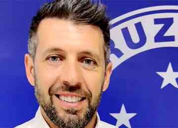 Técnico uruguaio assinou contrato por uma temporada com o clube mineiro