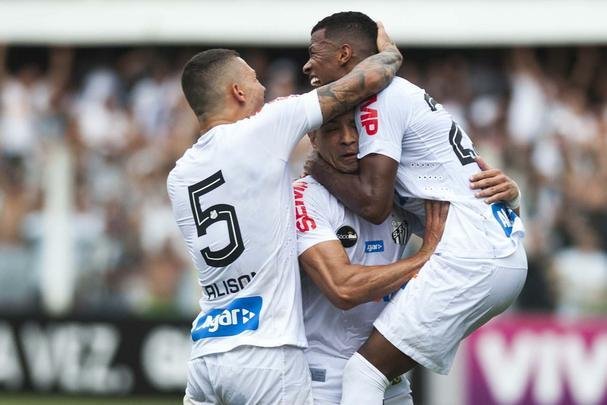 O Santos venceu o Atlético por 3 a 1 neste sábado, em jogo da 32ª rodada do Campeonato Brasileiro