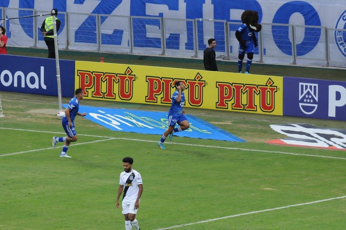 Fotos do jogo entre Cruzeiro e Ponte Preta, no Mineiro, em Belo Horizonte, pela 13 rodada da Srie B do Brasileiro