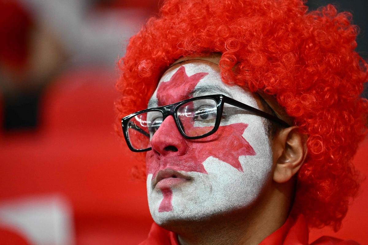Torcedores de Blgica e Canad no jogo pela Copa do Mundo
