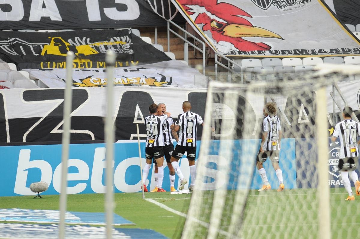 Fotos do duelo entre Atltico e Fortaleza, no Mineiro, em Belo Horizonte, pela 33 rodada do Campeonato Brasileiro