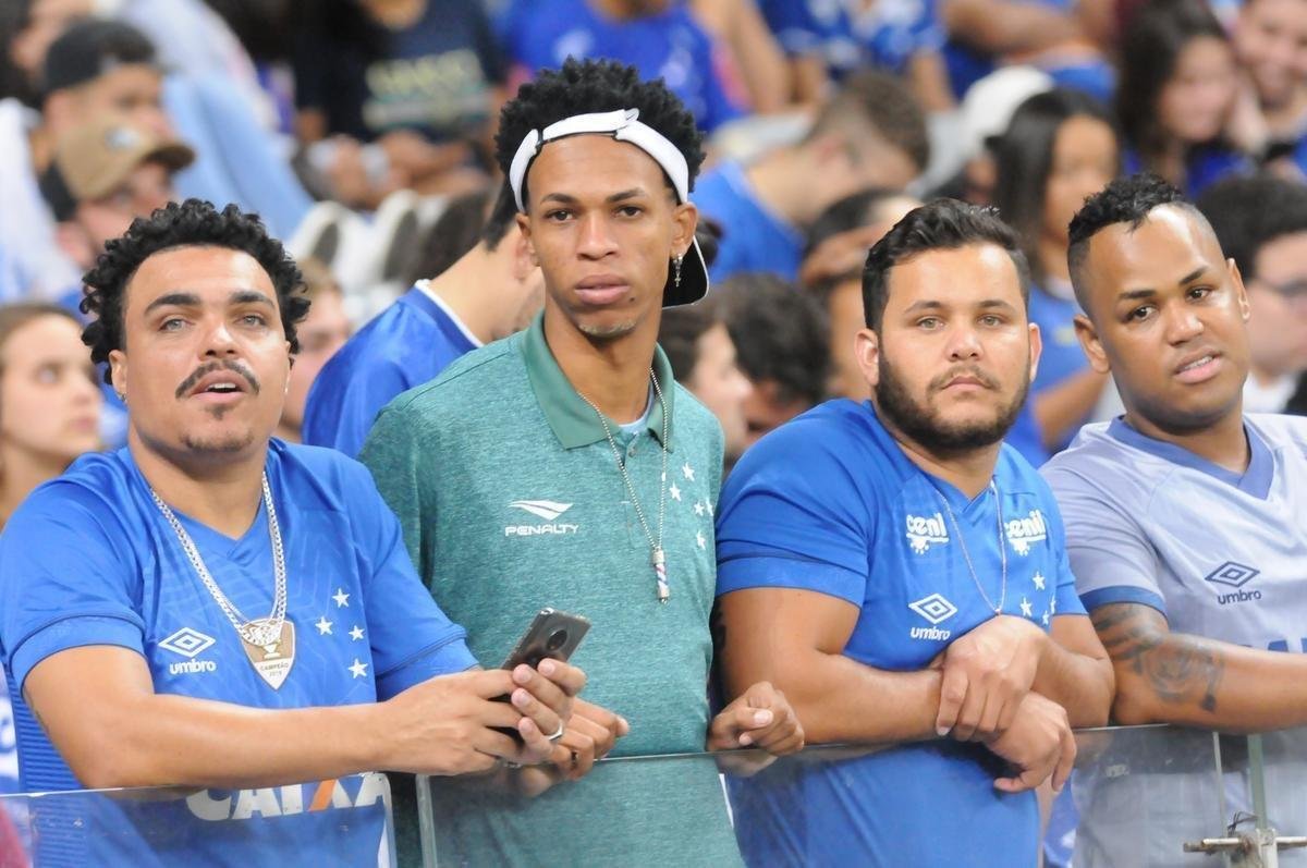 Fotos da torcida cruzeirense, no Mineiro, na partida contra o Internacional pela semifinal da Copa do Brasil