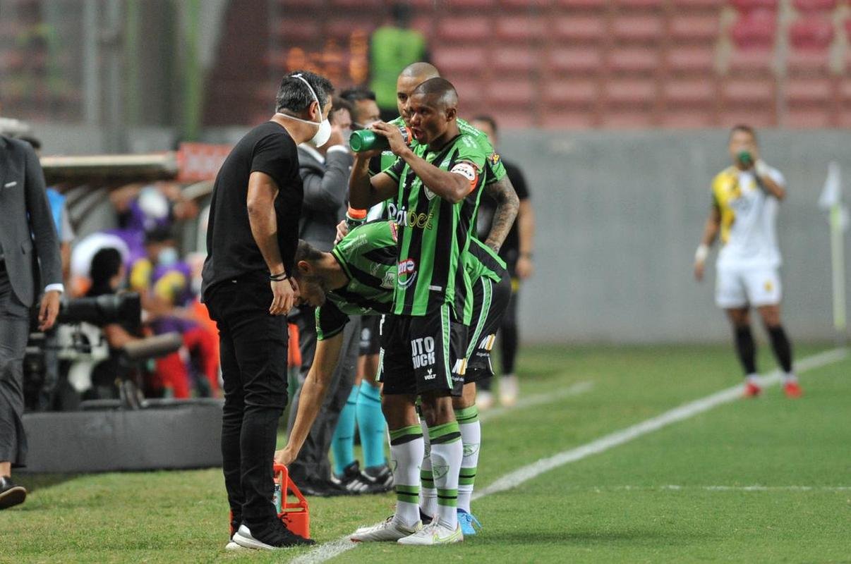 Fotos do jogo entre Amrica e Guaran do Paraguai, no Independncia, em BH, pela segunda fase da Copa Libertadores