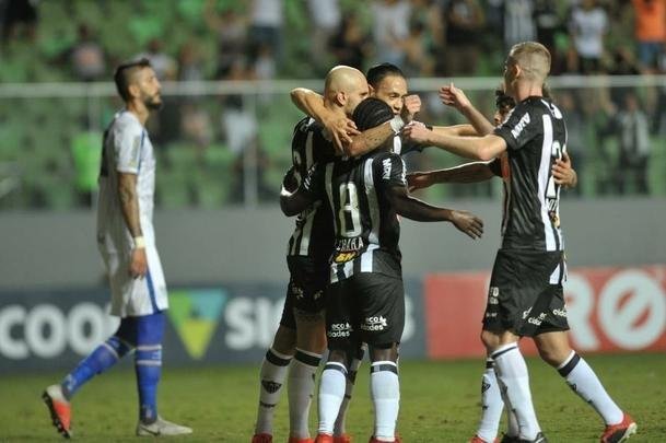 Confira as melhores imagens do duelo na estreia do Campeonato Brasileiro