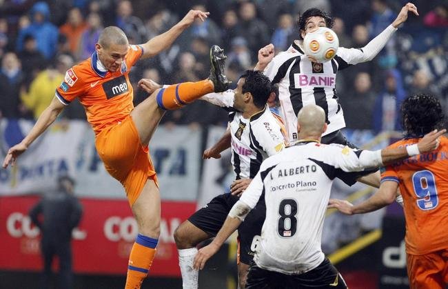 Maicon defendeu o Nacional da Ilha da Madeira na temporada 2008 / 2009. Dali, transferiu-se para o Porto