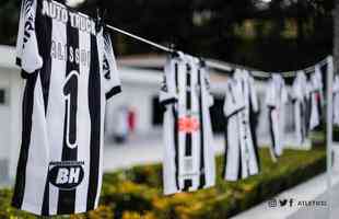 Atltico montou varal com camisas personalizadas para receber jogadores da Seleo Brasileira na Cidade do Galo