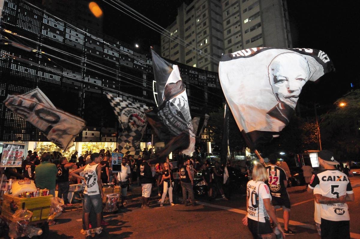 Fotos da festa da torcida do Atltico na sede do clube pelo aniversrio de 110 anos