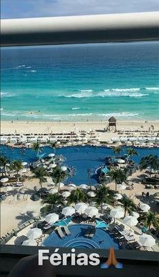 Atacante Raniel curte as férias na praia.