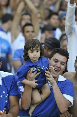 Torcida comparece em excelente nmero e acompanha vitria do Cruzeiro no Mineiro