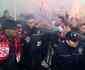 Ex-Atltico, Robinho desembarca na Turquia com festa da torcida do Sivasspor