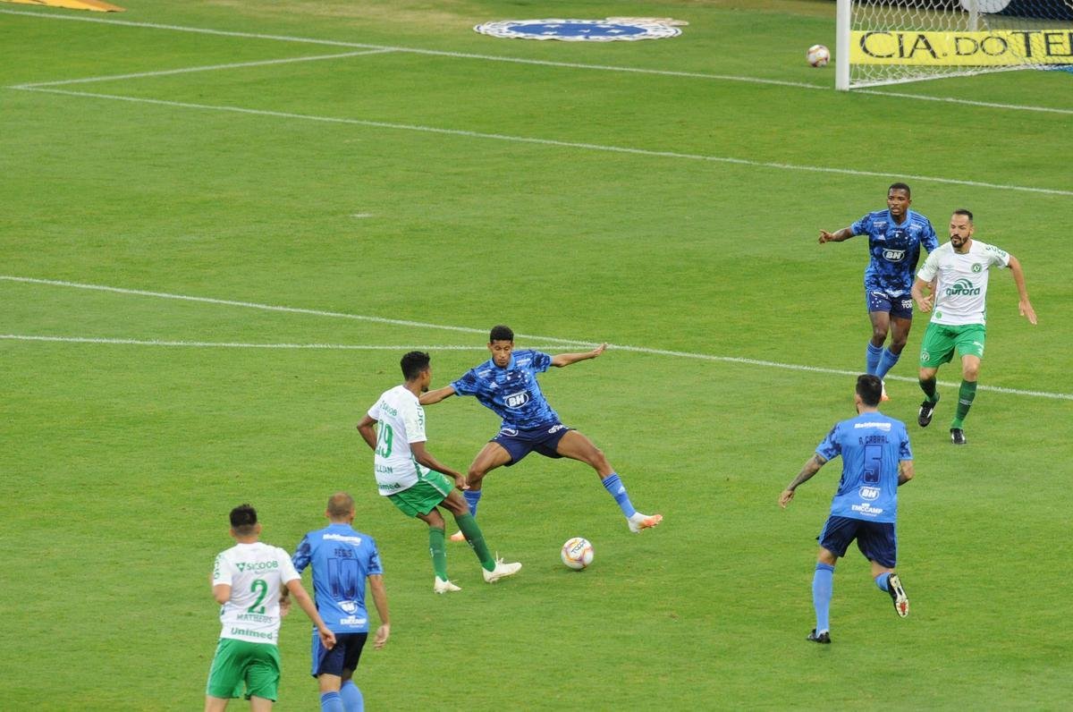 Fotos do duelo entre Cruzeiro e Chapecoense, no Mineiro, pela quarta rodada da Srie B