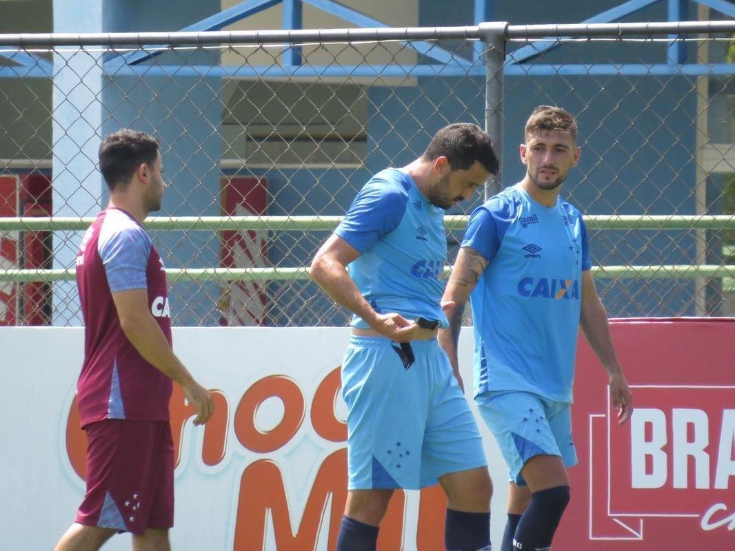 Fotos do treino do Cruzeiro nesta segunda-feira (02/04)