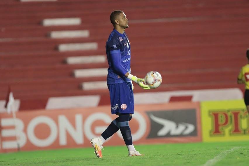 Nutico pressiona na segunda etapa, mas no consegue marcar gol em casa e fica no 0 a 0 com o Vitria. Alvirrubros ao menos impediram crescimento de sequncias de derrotas diante de rival direto na briga contra o rebaixamento