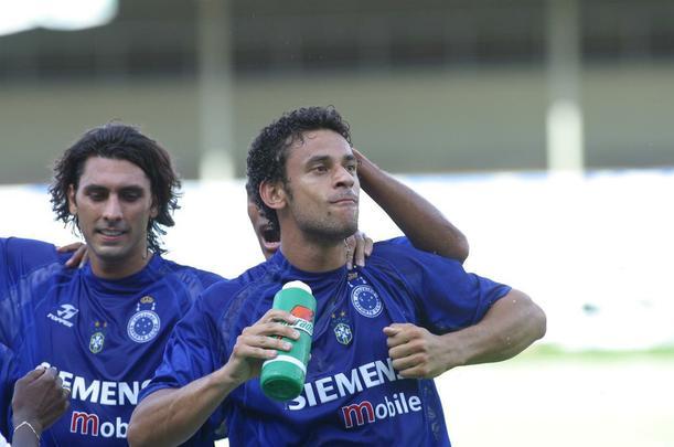 Fred em ação pelo Cruzeiro entre 2004 e 2005