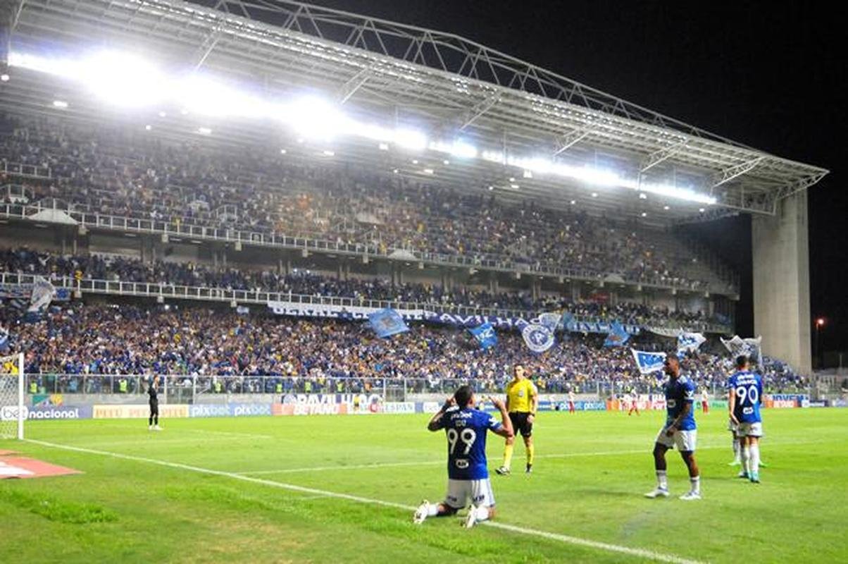 O Cruzeiro goleou o Nutico por 4 a 0 no Independncia, em Belo Horizonte, na 26 rodada da Srie B