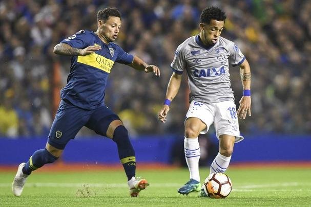 Boca Juniors abriu o placar no primeiro tempo, com um gol de Zrate, aps passe de Prez: 1 a 0