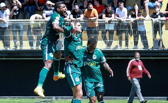 Comemoração de Pedro Raul contra o Bragantino