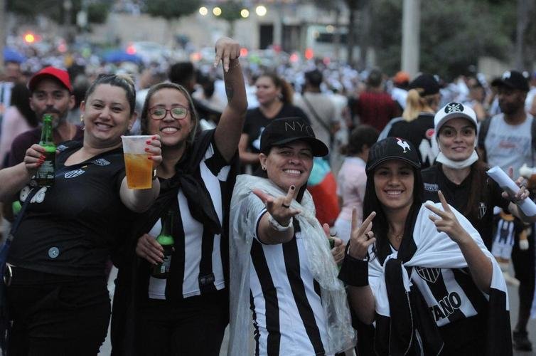 Fotos da torcida do Atltico na chegada ao Mineiro para a partida diante do Juventude pela 34 rodada do Brasileiro