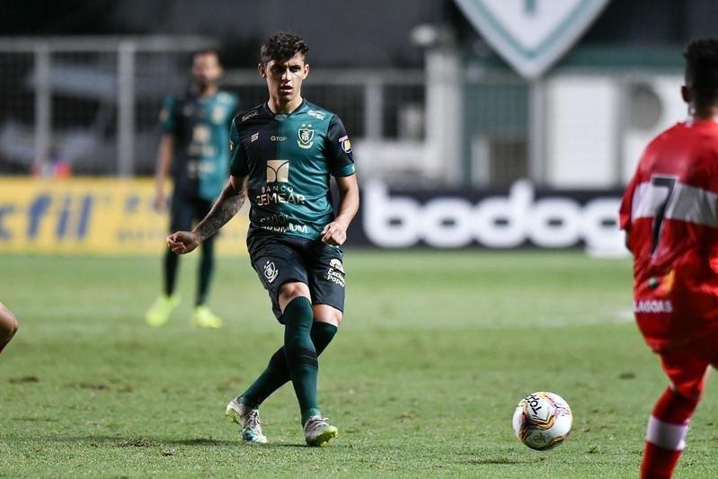 Flávio: prata da casa, o jovem volante tem vínculo com o América até dezembro de 2021.