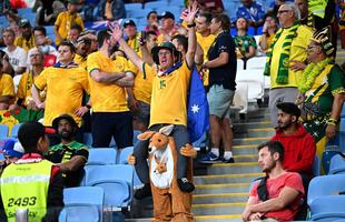 Torcedores de Austrlia e Dinamarca no jogo pela ltima rodada do Grupo D da Copa do Mundo 