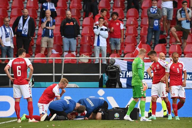 Reação de companheiros, esposa, adversários e torcedores após queda de Eriksen