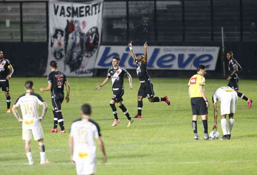 Equipes se enfrentaram no estdio de So Janurio com vitria do Cruzmaltino por 2 a 0 com dois gols de Fellipe Bastos