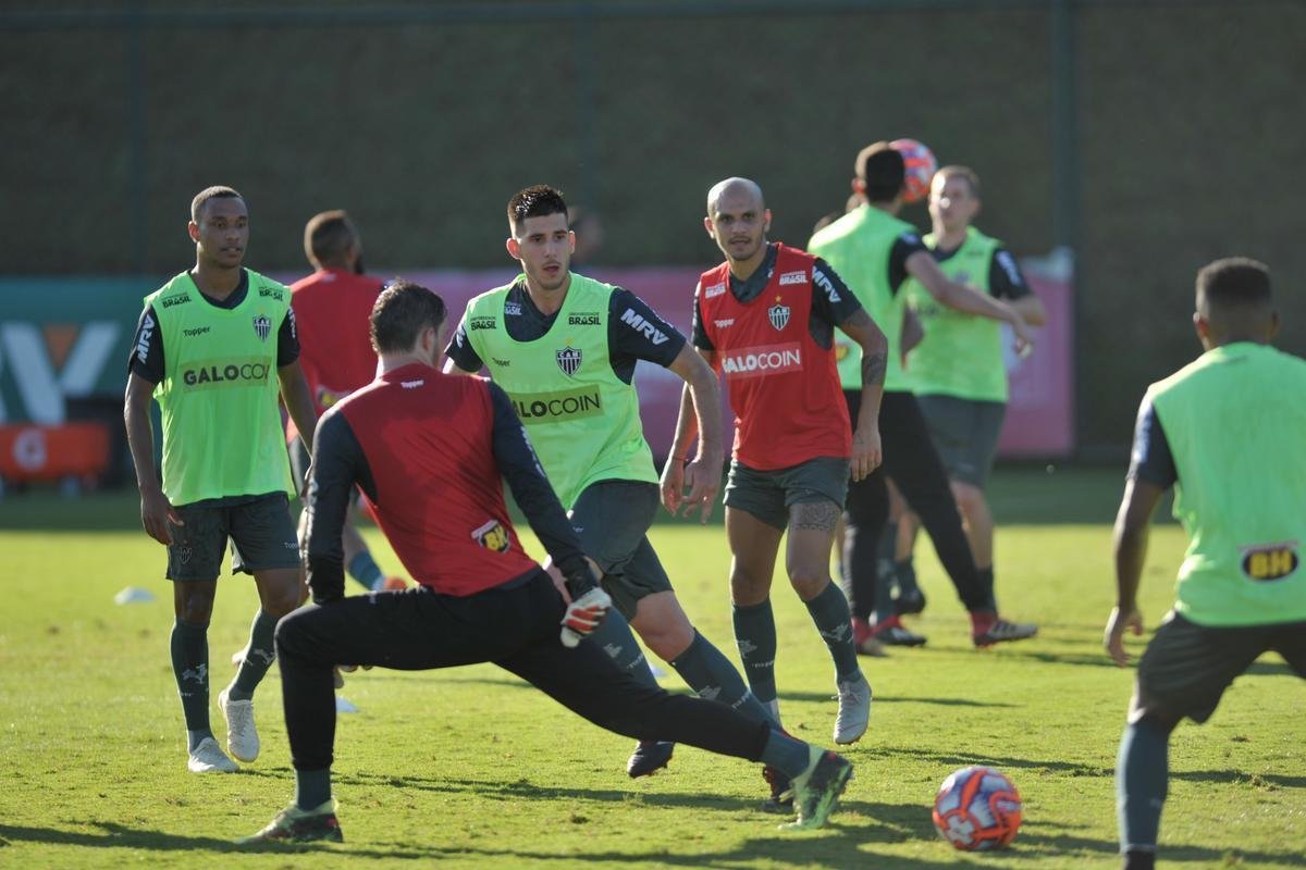 No dia da apresentao de Rver, outro zagueiro tambm chamou ateno: Igor Rabello, que foi a campo pela primeira vez