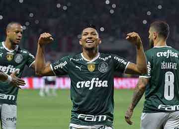 Equipe paulista venceu por 5 a 0 e se classificou com tranquilidade; Verdão enfrenta o Galo nas quartas de final da Copa Libertadores da América
