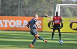 Atltico derrotou Coimbra em jogo-treino na Cidade do Galo com gols de Galdezani, Edinho e Fbio Santos