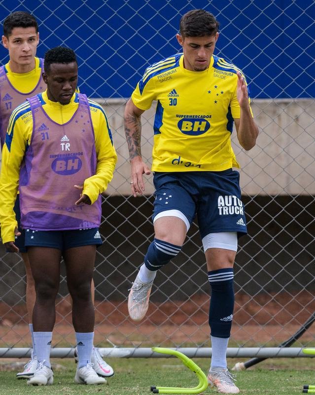 Jogadores do Cruzeiro realizaram primeiro treino sob comando de Mozart nesta sexta-feira (11/06)