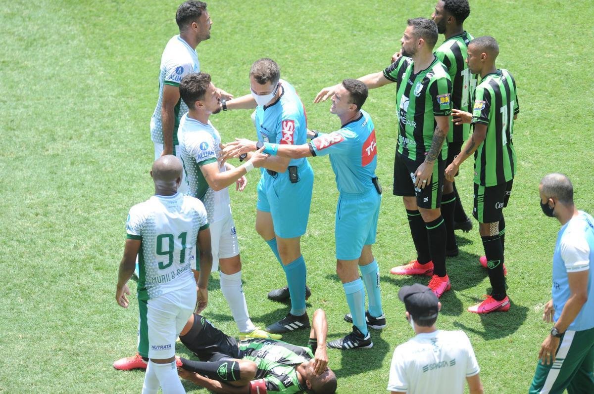 Equipes se enfrentaram neste sbado, pela 13 rodada da competio