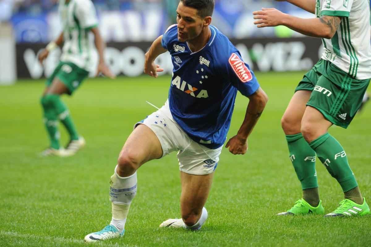 Lance de Cruzeiro e Palmeiras pela 12 rodada do Campeonato Brasileiro 